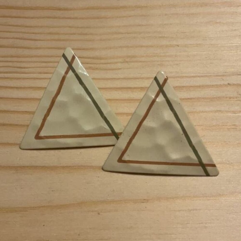 Opulence Metal Triangle Earth Tone Cream Hammered Pierced Earrings